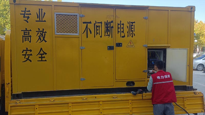 山阳柴油发电机组和UPS电源配合使用时，如何避免切换过程中的电力中断？